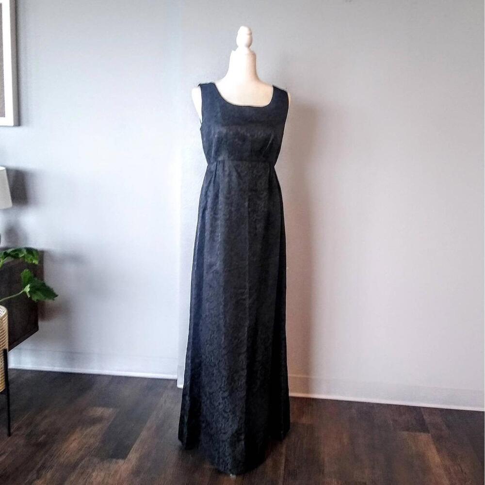 Vintage Sleeveless Black Maxi Evening Dress with Empire Waist
